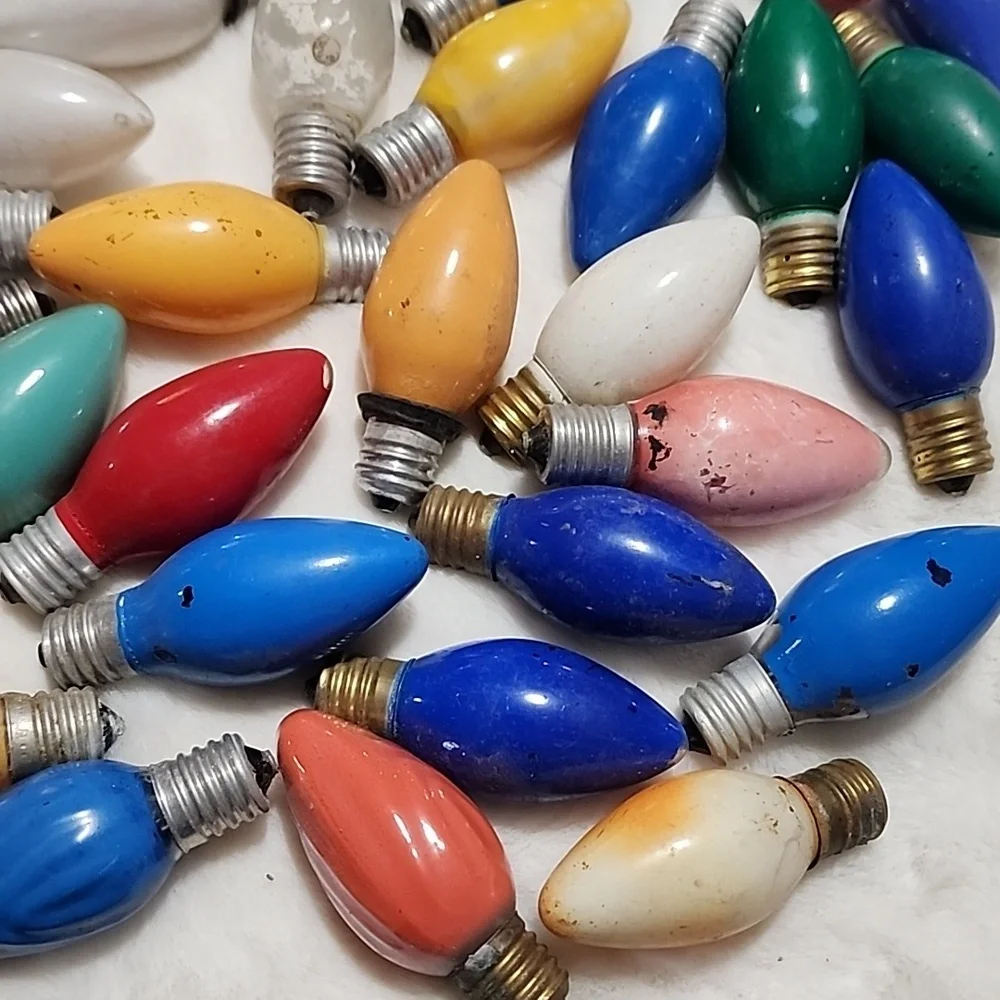 VINTAGE 1950'S - 1960'S REPLACEMENT C9 SIZE CHRISTMAS LIGHT BULBS.